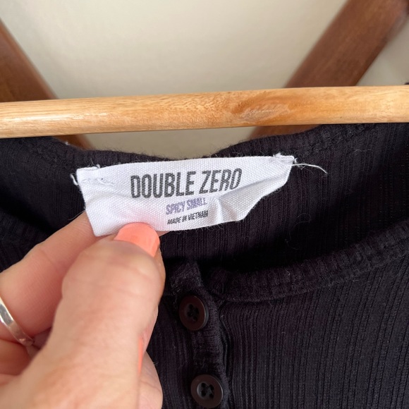 Women’s Black Crop Top Size Small - Picture 4 of 4